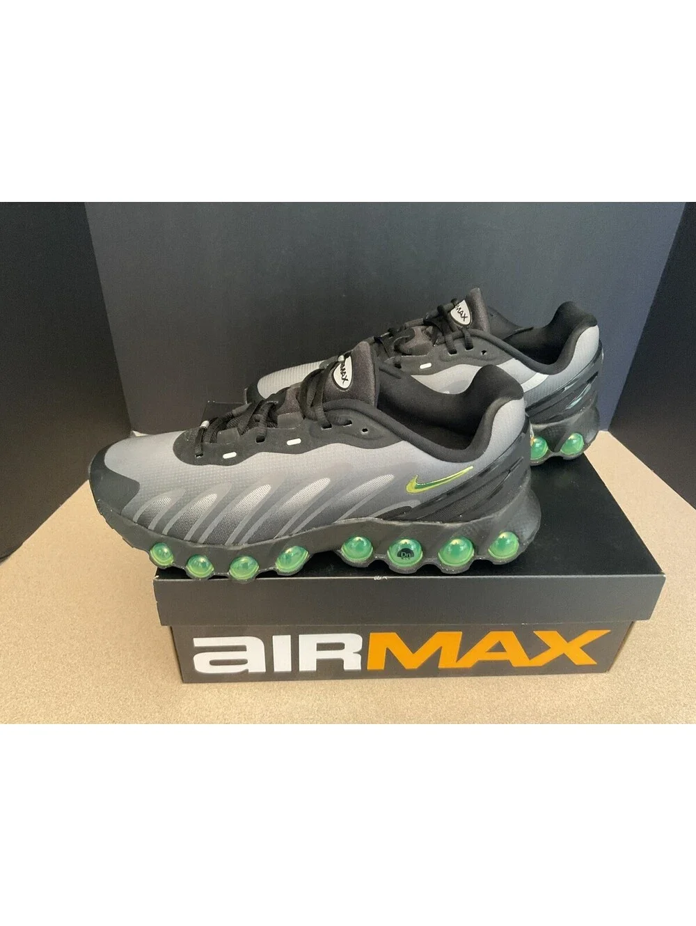 New! Nike Air Max DN8 Black/Volt/Smoke Athletic Shoes. Men’s 9.5. Women’s 11